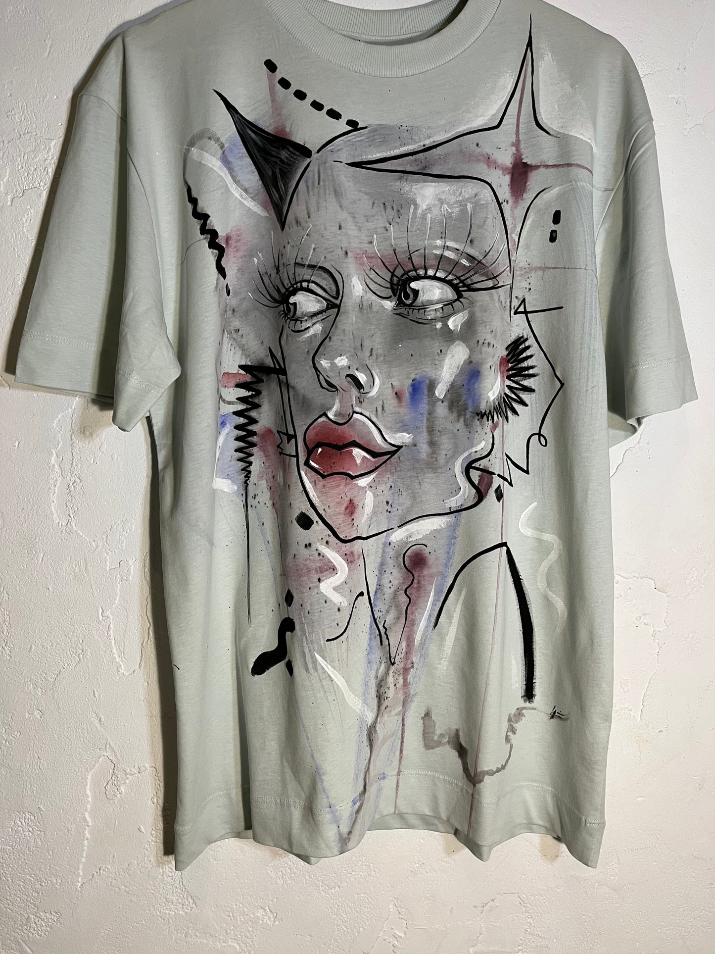 LOOK CLOSER T-SHIRT